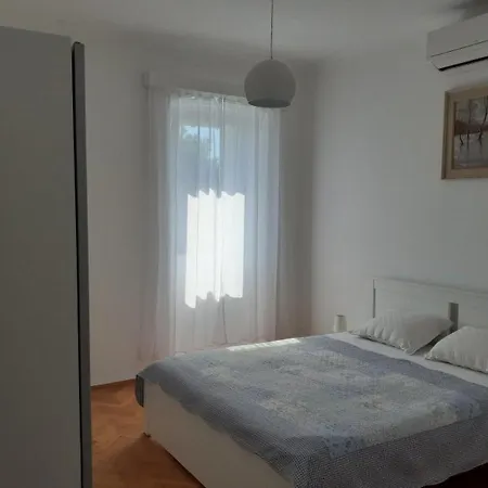 Apartmán With A Parking Space Malinska, Krk - 19299 Malinska