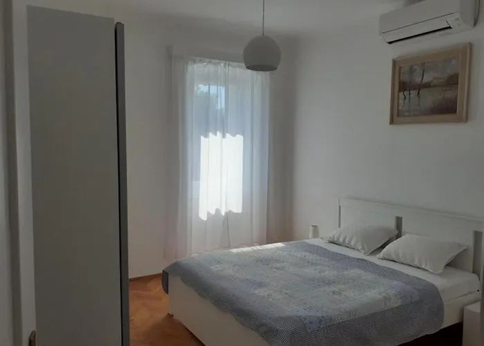 Apartament With A Parking Space Malinska, Krk - 19299 Malinska